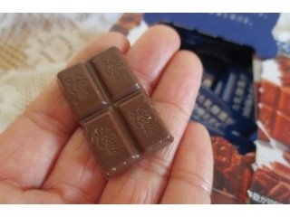 「ロッテ スイーツデイズ 乳酸菌ショコラ ミルクチョコレート 箱56g」のクチコミ画像 by アンドロ冥人ちゃんさん