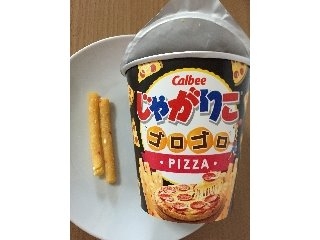 「カルビー じゃがりこ ゴロゴロ PIZZA」のクチコミ画像 by MOKAさん