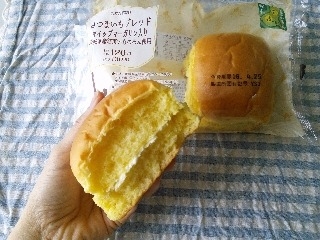 「ローソン さつまいもブレッド ホイップマーガリン入り 茨城県産紅東芋のあん使用」のクチコミ画像 by パン大好きさん