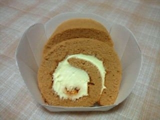 「オランジェ クレームブリュレのロールケーキ 袋2個」のクチコミ画像 by やっぺさん