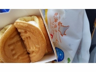「モンテール 小さな洋菓子店 北海道チーズのワッフル 袋2個」のクチコミ画像 by レビュアーさん
