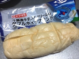 「ヤマザキ 十勝産牛乳入りクリームのダブルホイップサンド 袋1個」のクチコミ画像 by りつこさん