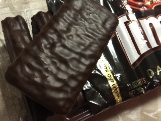 「ARNOTT’S Tim Tam クラシックダーク 袋11枚」のクチコミ画像 by 好物は栗さん