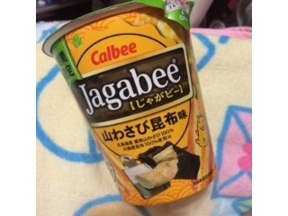 「カルビー Jagabee 山わさび昆布味 カップ38g」のクチコミ画像 by ちょぱこさん