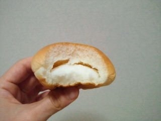 「ヤマザキ 薄皮 ココナッツクリームパン 袋5個」のクチコミ画像 by やっぺさん