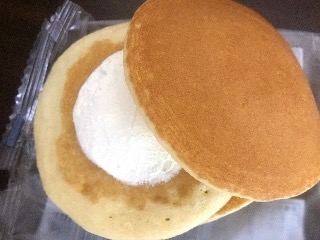 「セブンプレミアム 北海道クリームチーズパンケーキ 袋2個」のクチコミ画像 by Kotoさん
