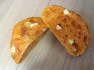 「ローソン トマトとチーズのパン」のクチコミ画像 by minazo-さん