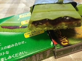 「森永製菓 板チョコアイス 抹茶あずき 箱72ml」のクチコミ画像 by 好物は栗さん