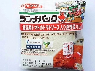 「ヤマザキ ランチパック 横浜産トマトのトマトソース入り夏野菜カレー 袋2個」のクチコミ画像 by いちごみるうさん