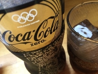 「コカ・コーラ コカ・コーラ ゼロ ゴールドボトル ペット500ml」のクチコミ画像 by 好物は栗さん