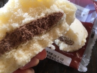 「ヤマザキ ふわふわスフレ 生チョコクリーム 袋1個」のクチコミ画像 by たかはっさんさん