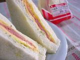 「ローソン サンドイッチ ハムチーズたまごサンド 袋2個」のクチコミ画像 by にゃうさん