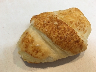 「ローソン 塩バターパン チーズ」のクチコミ画像 by mnhsママさん