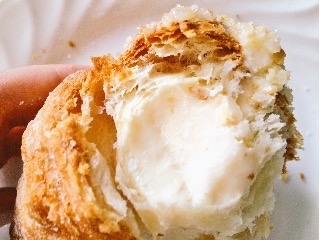 「ミスタードーナツ クロワッサンマフィン チーズクリーム」のクチコミ画像 by レビュアーさん