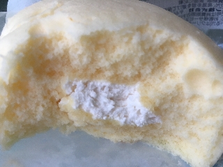 「サークルKサンクス ふんわりチーズ蒸しケーキ ジャージー牛乳ホイップ」のクチコミ画像 by たかはっさんさん