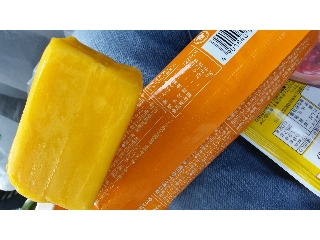 「セブンプレミアム まるでマンゴーを冷凍したような食感のアイスバー 袋70ml」のクチコミ画像 by レビュアーさん