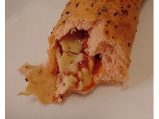「ヤマザキ おいしい菓子パン 完熟トマトとチーズのパン 袋1個」のクチコミ画像 by aengさん