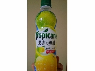 「トロピカーナ 果実の炭酸 地中海スウィーティー ペット410ml」のクチコミ画像 by たむこーさん