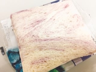 「ヤマザキ ランチパック ブルーベリージャム＆レアチーズ風味クリーム 袋2枚」のクチコミ画像 by maaaa21さん