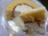 「ローソン Uchi Cafe’ SWEETS プレミアムレアチーズロールケーキ 袋1個」のクチコミ画像 by マリン♪さん