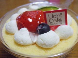「ローソン Uchi Cafe’ SWEETS あまおうのデコロールケーキ パック1個」のクチコミ画像 by papomさん