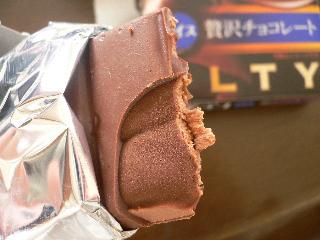 「森永製菓 板チョコアイス SPECIALTY 贅沢チョコレート 箱72ml」のクチコミ画像 by マリン♪さん