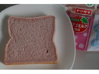 「ヤマザキ ふんわり食パン イチゴミルク風味 春期限定 袋6枚」のクチコミ画像 by まこまこさん
