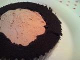 「ローソン Uchi Cafe’ SWEETS プレミアムチョコロールケーキ（純生クリーム使用） 袋1個」のクチコミ画像 by おさしみさん