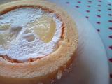 「ローソン Uchi Cafe’ SWEETS プレミアム レモンとレアチーズのロールケーキ 袋1個」のクチコミ画像 by おさしみさん