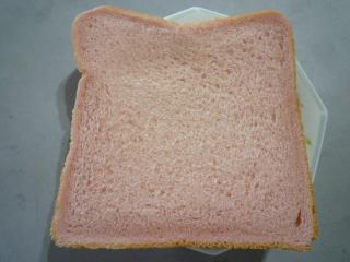「ヤマザキ ふんわり食パン イチゴミルク風味 春期限定 袋6枚」のクチコミ画像 by みやびんさん