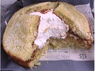 「ローソン クラウンメロンのクリームサンドケーキ 袋1個」のクチコミ画像 by きゃらめるばにらさん
