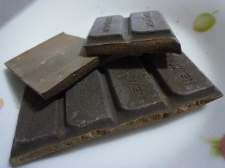 「NEWTREE チョコレート カシス 箱80g」のクチコミ画像 by みやびんさん