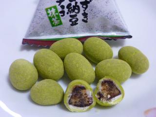 「でん六 北海道産 あずき甘納豆チョコ 抹茶 袋74g」のクチコミ画像 by みやびんさん