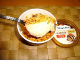 「ハーゲンダッツ Cookies シナモン＆キャラメル カップ99ml」のクチコミ画像 by Kutz-Changさん