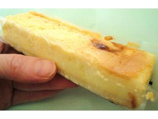 「ファミリーマート Sweets＋ チーズ極まるベイクドチーズ 袋1個」のクチコミ画像 by 遊走腎さん