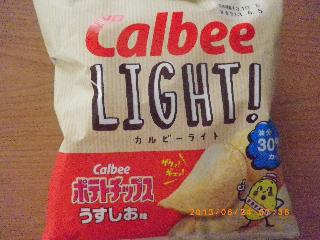 「カルビー カルビーライト ポテトチップスうす塩味 袋50g」のクチコミ画像 by 桜もちさん