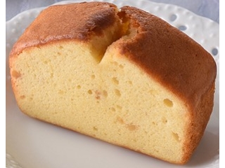 ファミリーマート　ＦＡＭＩＭＡ　ＣＡＦＥ＆ＳＷＥＥＴＳ　ヘーゼルナッツのパウンドケーキ