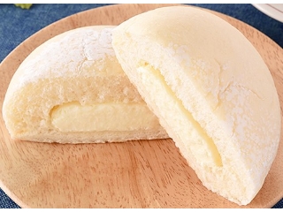 ファミリーマート　ファミマ・ベーカリー　白いレアチーズパン