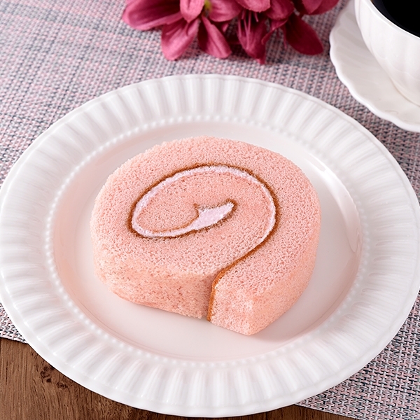 ファミリーマート 桜のロールケーキ