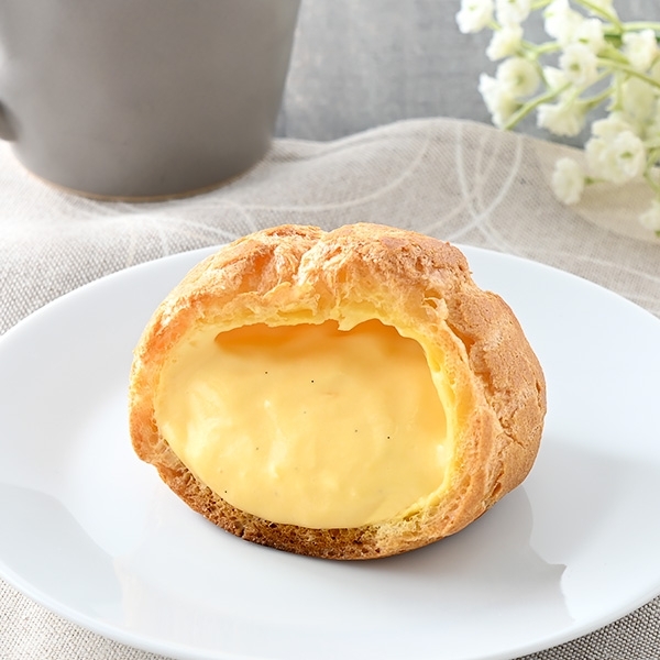 ファミマ新作シュークリーム、シェア会しよう