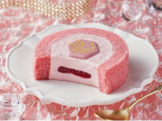 ローソン Uchi Cafe’ SWEETS プレミアム ルビーチョコレートのロールケーキ