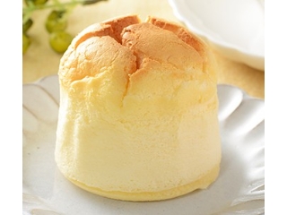 ローソン　Ｕｃｈｉ　Ｃａｆｅ’　ＳＷＥＥＴＳ　スフレチーズケーキ　北海道産３種のチーズ使用