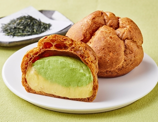 ローソン Uchi Cafe’ 八女茶の生カスタードシュークリーム