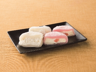 セブン-イレブン 迎春 もちとろ紅白バニラ&苺みるく