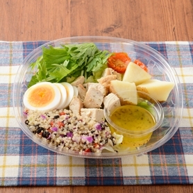 グリルチキンとキヌアのサラダのレシピ