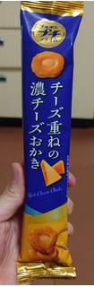 「ブルボン チーズ重ねの濃チーズおかき 袋10個」のクチコミ画像 by ももたろこさん