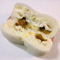 ヤマザキ とろ～りチーズのポークカレーパン CoCo壱番屋監修 商品写真 2枚目