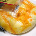 ヤマザキ 3種のチーズパン 商品写真 5枚目
