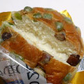 ヤマザキ おいしい菓子パン しっとり2色の豆パン 商品写真 4枚目