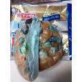 ヤマザキ おいしい菓子パン しっとり2色の豆パン 商品写真 1枚目